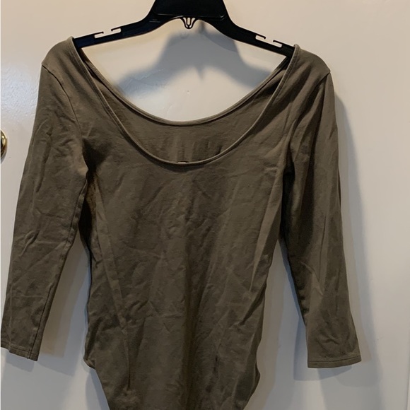 LEOTARD SAGE GREEN BODY SHIRT. LONG SLEEVE SCOOP NECK LOWER BACK. SIZE MEDIUM - Picture 3 of 4